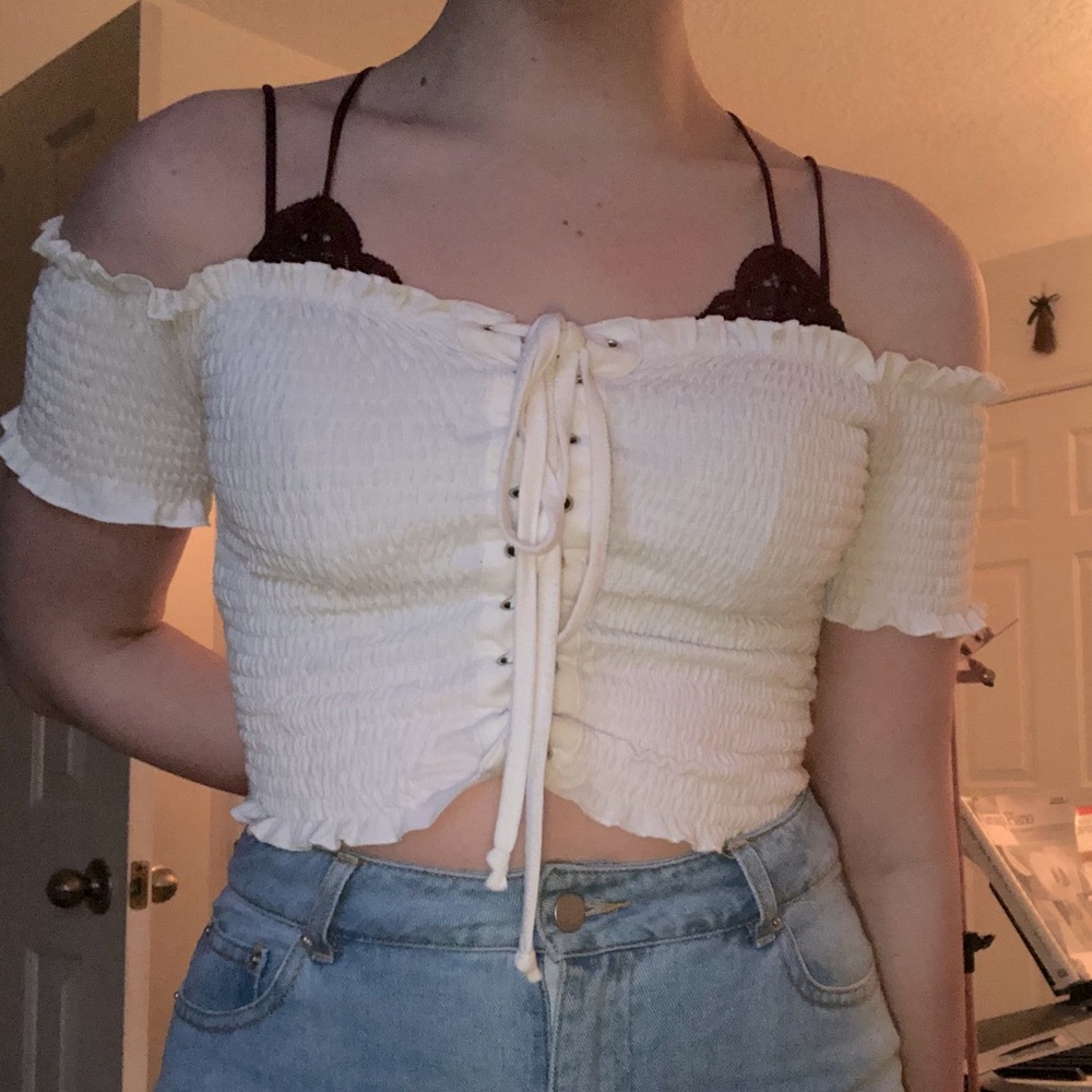 tie white fitted off the shoulder crop